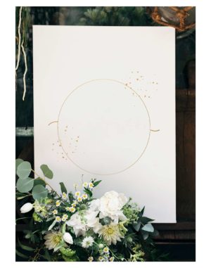 mockup-with-beautiful-white-flowers